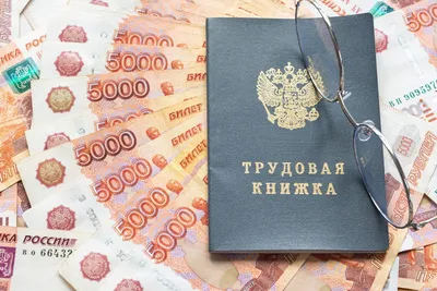 Главный бухгалтер спортивной школы в Кирове начислила премий на 300 000  рублей