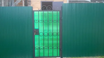 Забор и ворота из зеленого профлиста и поликарбоната | Металлотрест