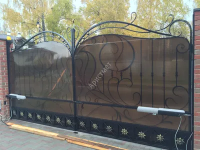 Кованые автоматические ворота с поликарбонатом ВР-33 на заказ от  производителя в Москве