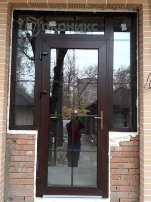 Двери ПВХ из профиля Rehau от компании Оконикс.