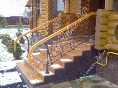Входная лестница в дом из дерева, готовые входные лестницы для загородного  дома (Москва)