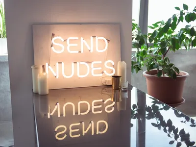 Неоновые вывески \u003e Неоновая вывеска Send nudes купить в интернет-магазине