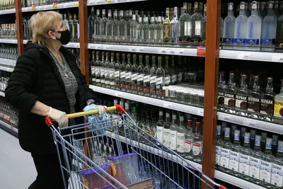 Минпромторг планирует провести эксперимент по маркировке крепкого алкоголя  - Российская газета