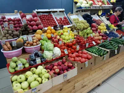 Ассортимент овощей и фруктов в магазине (73 фото) »