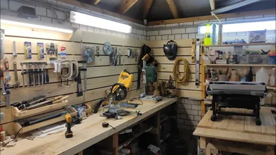 Организация небольшой столярной мастерской в гараже на даче - YouTube