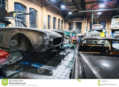Ретро гараж и ремонтная мастерская автомобиля на Берлине Редакционное  Стоковое Фото - изображение насчитывающей европейско, роскошь: 111852778