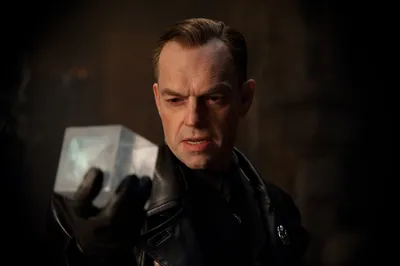 Хьюго Уивинг (Hugo Weaving, Hugo Wallace Weaving) - актёр - фильмография -  Люби меня (2021) - голливудские актёры - Кино-Театр.Ру