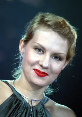 Рената Литвинова похвасталась топом из бюстгальтеров