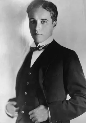 Фото Знаменитый американский и английский киноактер, сценарист, композитор  и режиссер Чарльз Спенсер (Чарли) Чаплин / Charles Spencer «Charlie» Chaplin