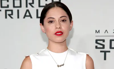 Роза Салазар - Rosa Salazar фото №1128939 - Rosa Salazar – EW November 2018