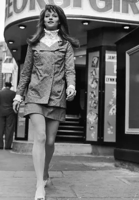 Редкие архивные снимки Шарлотты Рэмплинг | Шарлотта рэмплинг, Модные стили,  Иконы стиля