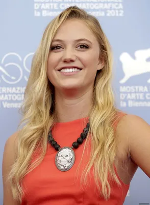 Maika Monroe (39 лучших фото)