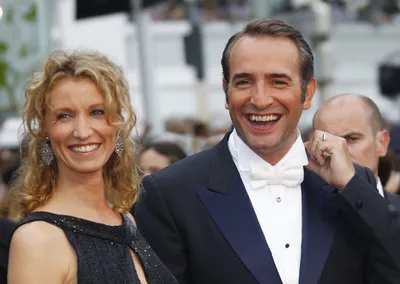 В один день с королевской свадьбой: 45-летний актер Жан Дюжарден женился на  матери своей дочери | WMJ.ru