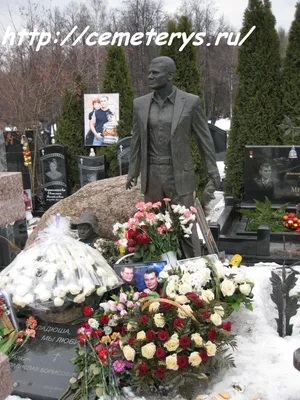 Как выглядит могила умершего при загадочных обстоятельствах Влада Галкина -  Экспресс газета