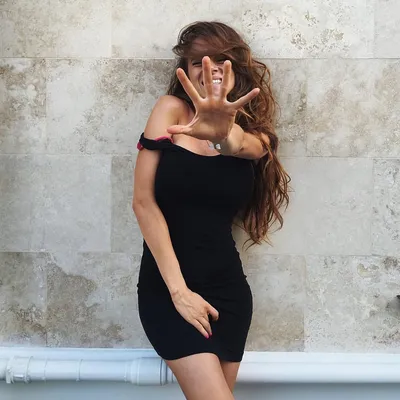 Актриса Катя Кабак on Instagram: “Лето прошло так стремительно, что я ещё  не успела достать все летние вещи🙈🌴 А в коридоре у меня до сих пор стоят  зимние сапоги, которые я…”