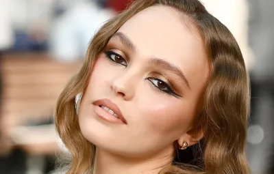 Обои взгляд, поза, модель, портрет, макияж, актриса, Лили-Роуз Депп,  Lily-Rose Depp картинки на рабочий стол, раздел девушки - скачать