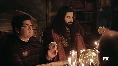 Чем мы заняты в тени / What We Do in the Shadows - «Нереально крутой и  очень смешной сериал-пародия на вампирские кино.» | отзывы