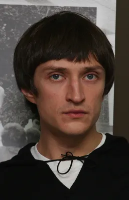 Что рассказала соседка об избиении актера Шлыкова грузчиками | Новости |  Пятый канал