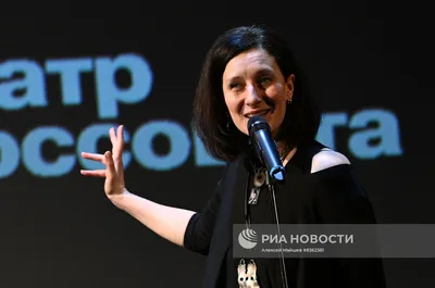 https://news.ru/cinema/doch-polishuk-sygrala-fainu-ranevskuyu-premera-seriala-sobrala-massu-zvezd/
