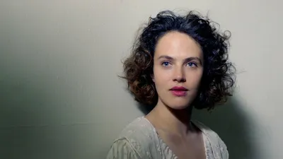 Jessica BrownFindlay on Twitter: \"Актрисы Джессика Браун Финдли и Лили  Джеймс посетили мировую премьеру своего нового фильма «Гернси» в Лондоне —  09 апреля 2018 #ДжессикаБраунФиндли #JessicaBrownFindlay #LilyJames  #Guernsey ...