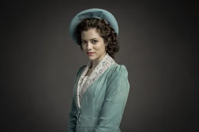 Downton Abbey - Lady Sybil Crawley | Jessica brown findlay, La fille  gibson, Robe des années 1920