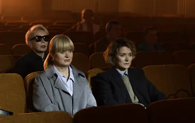 Надежда Михалкова с сестрой, дочерью и мамой появились на премьере  «Номинации»