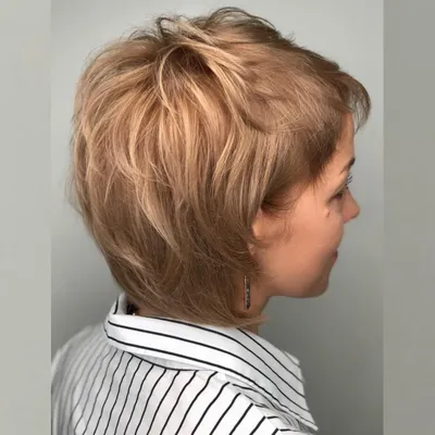 Градуированная стрижка на короткие волосы фото