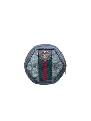 Знак Gucci на Gucci на магазине Gucci итальянская мода и кожаные товары  клеймят Редакционное Стоковое Фото - изображение насчитывающей щедрот,  самомоднейше: 124296238