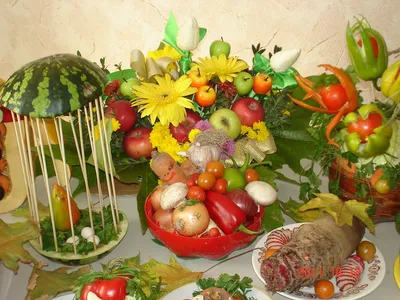 Осенние композиции из овощей и фруктов - 43 фото