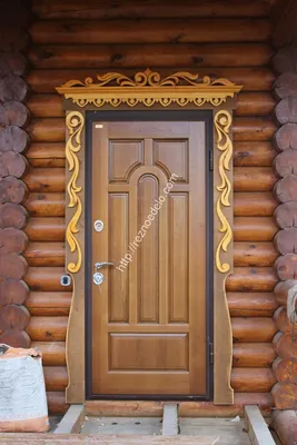 Деревянные резные наличники на двери в Москве, наличники на входные двери с  установкой в Резное Дело