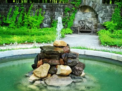 Декоративные фонтаны для сада и дачи: виды и особенности установки