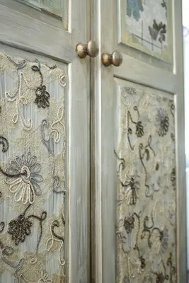 Декор старых дверей своими руками - 10 красивых идей, как обновить и  украсить дверь