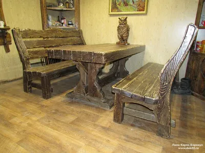 Деревянный стол с лавками