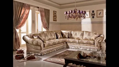 Светлый классический угловой диван в гостиную