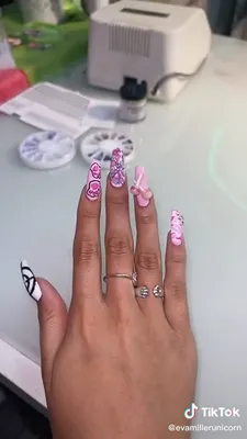 ROCK YOUR SUMMER WITH 3D MANICURE