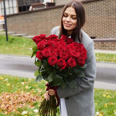 41 красная роза в букете - 80 см. за 12 690 руб. | Бесплатная доставка  цветов по Москве