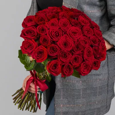 Купить букет из 41 красной розы (50 см.) по доступной цене с доставкой в  Москве и области в интернет-магазине Город Букетов