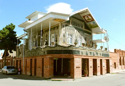 Бутылочный дом в Гяндже — Википедия