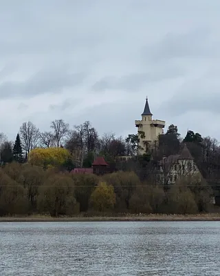 Алла Пугачева срочно продаёт свой замок в деревне Грязь за миллиард |  STARHIT