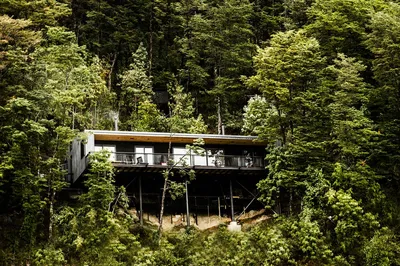 Деревянный дом на озере по проекту Atelier Schwimmer • Интерьер+Дизайн