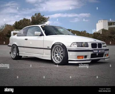 MONTMELO, Spanien - September 29, 2019: 1993-2000 BMW 3er Compact 323ti (E  36/5) auf den Straßen der Stadt Stockfotografie - Alamy