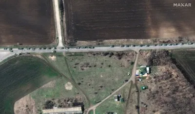 РФ стягивает новые эшелоны техники к границе Украины – спутниковые снимки