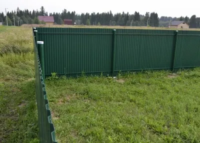 Зеленый забор из профнастила - заказать в Москве: цена за погонный метр