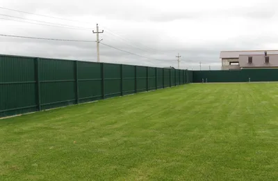 Зеленый забор из профнастила - заказать в Москве: цена за погонный метр