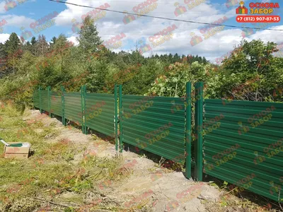Комбинированный забор из зеленого профнастила и штакетника ‣ OsnovaZabor.ru