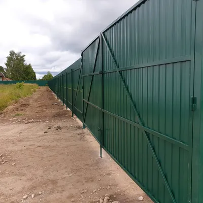 Забор из зеленого профнастила в Москве от 1 130 рублей