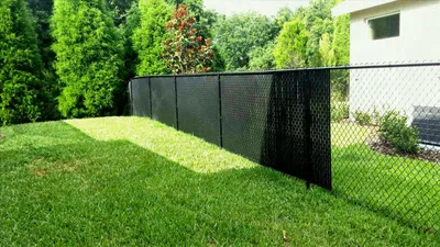 Забор из фасадной сетки фото