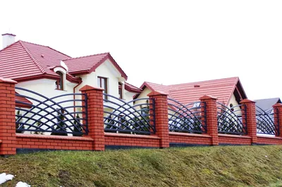 Забор из кирпича – строительство кирпичных заборов в Казани по низким ценам  | Ск-ЭкоДом