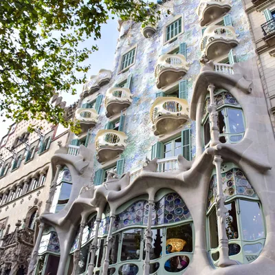 Дом Гауди в Барселоне.