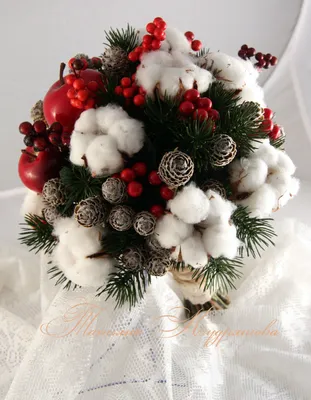 зимний букет с шишками, яблоками и хлопком | Цветы украшения,  Рождественская тематика, Рождественский венок